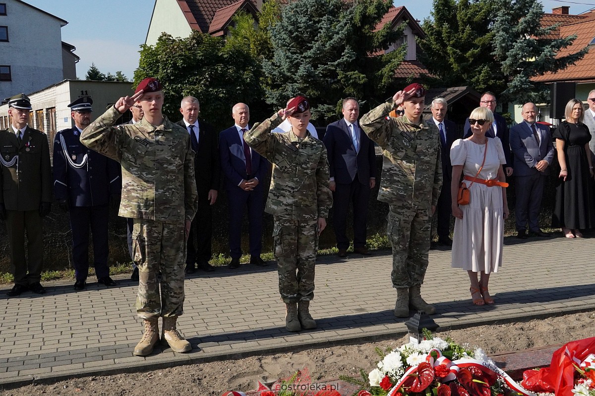 Święto Wojska Polskiego. Uroczystości na cmentarzu w Ostrołęce [18.08.2023] - zdjęcie #3 - eOstroleka.pl
