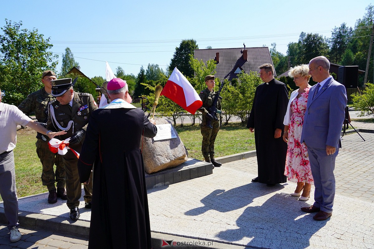Uroczystości patriotyczne w Dąbrówce [15.08.2023] - zdjęcie #21 - eOstroleka.pl