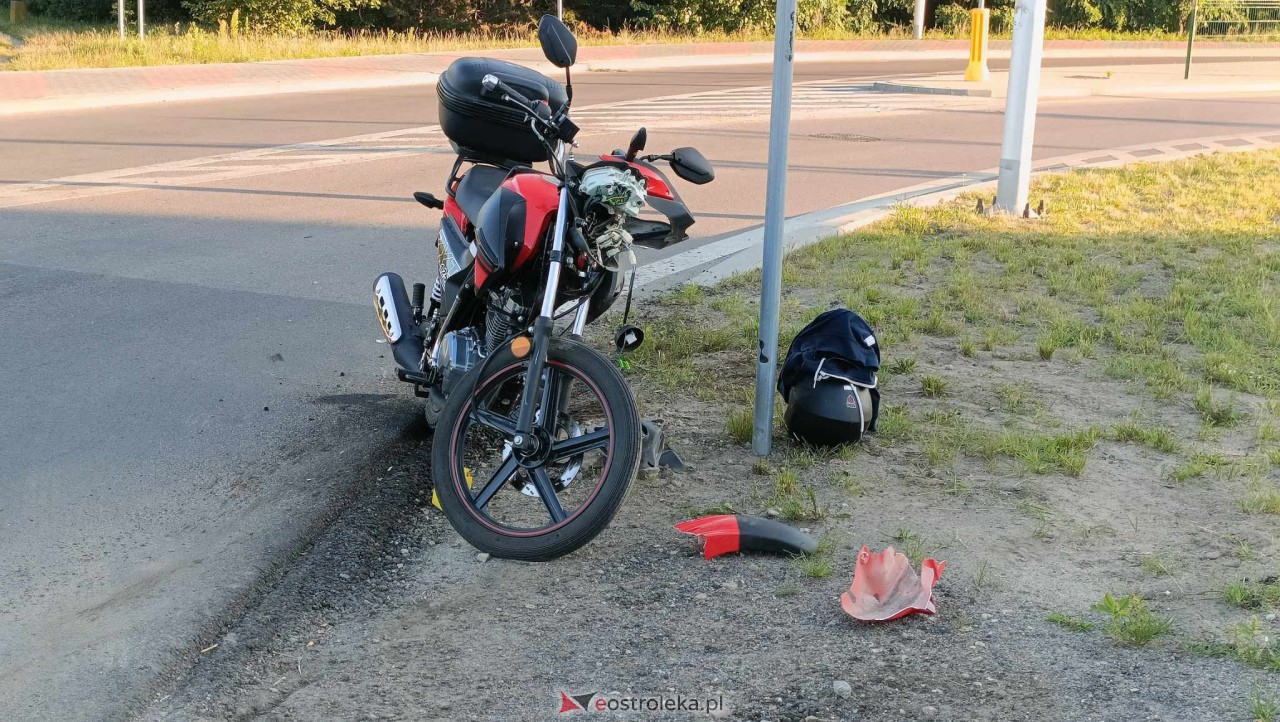 Wypadek motocyklisty na ulicy Pomian [16.08.2023] - zdjęcie #3 - eOstroleka.pl