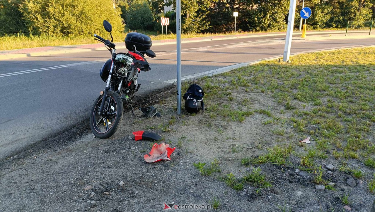 Wypadek motocyklisty na ulicy Pomian [16.08.2023] - zdjęcie #4 - eOstroleka.pl