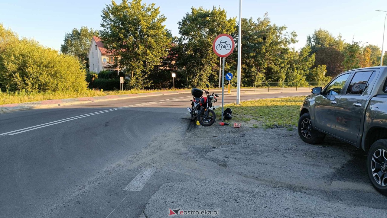 Wypadek motocyklisty na ulicy Pomian [16.08.2023] - zdjęcie #5 - eOstroleka.pl