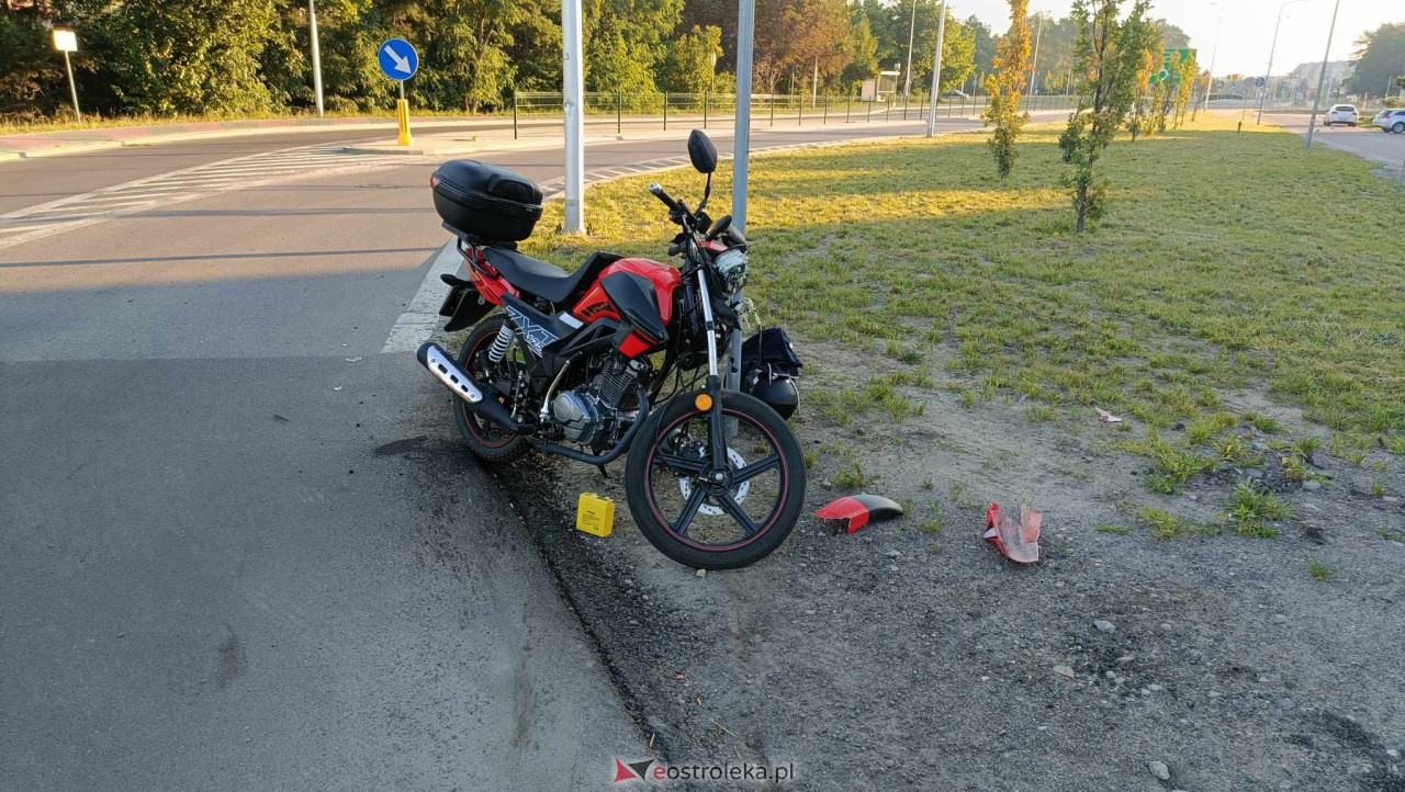 Wypadek motocyklisty na ulicy Pomian [16.08.2023] - zdjęcie #6 - eOstroleka.pl