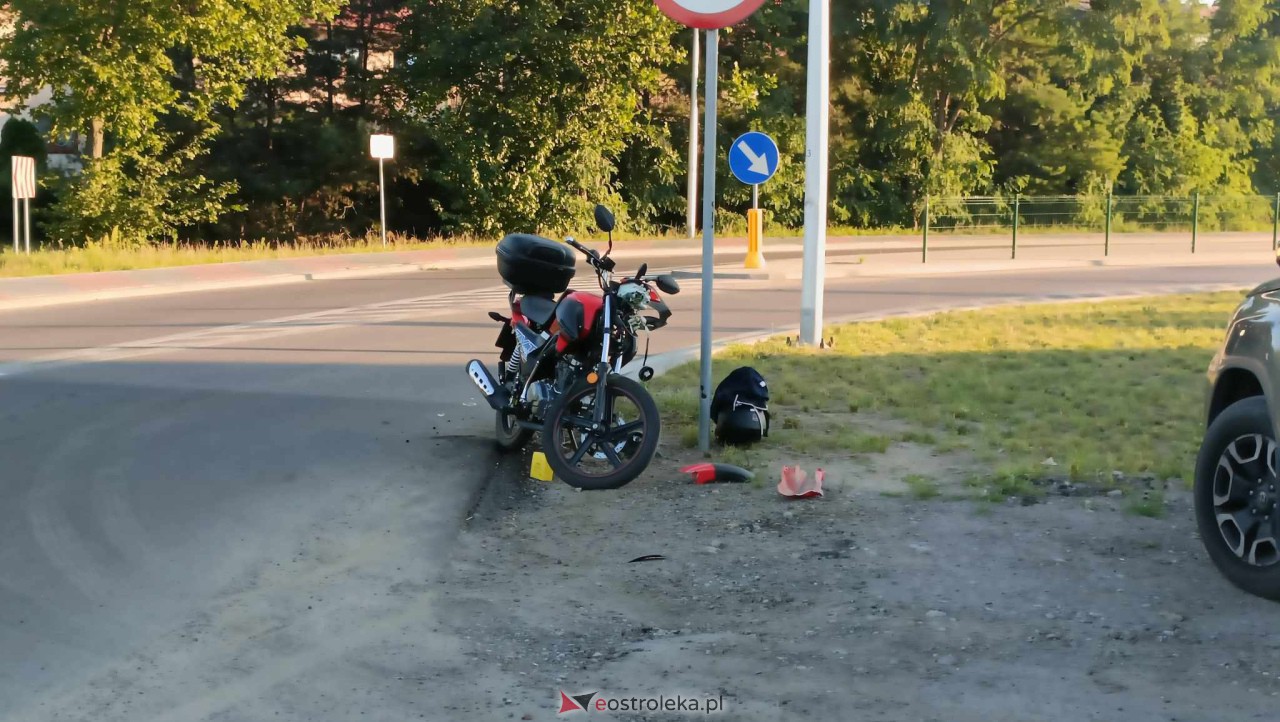 Wypadek motocyklisty na ulicy Pomian [16.08.2023] - zdjęcie #7 - eOstroleka.pl