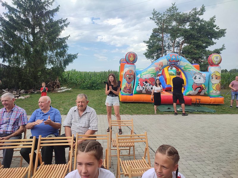 Piknik ze sportowymi akcentami w Tatarach. Starli się żonaci z kawalerami oraz matki z córkami [17.08.2023] - zdjęcie #8 - eOstroleka.pl