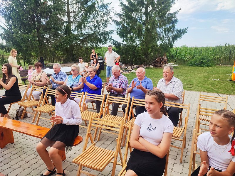 Piknik ze sportowymi akcentami w Tatarach. Starli się żonaci z kawalerami oraz matki z córkami [17.08.2023] - zdjęcie #7 - eOstroleka.pl