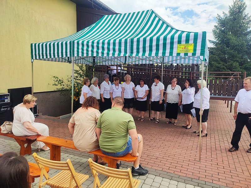 Piknik ze sportowymi akcentami w Tatarach. Starli się żonaci z kawalerami oraz matki z córkami [17.08.2023] - zdjęcie #5 - eOstroleka.pl