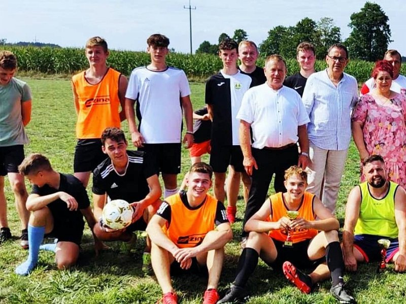Piknik ze sportowymi akcentami w Tatarach. Starli się żonaci z kawalerami oraz matki z córkami [17.08.2023] - zdjęcie #22 - eOstroleka.pl