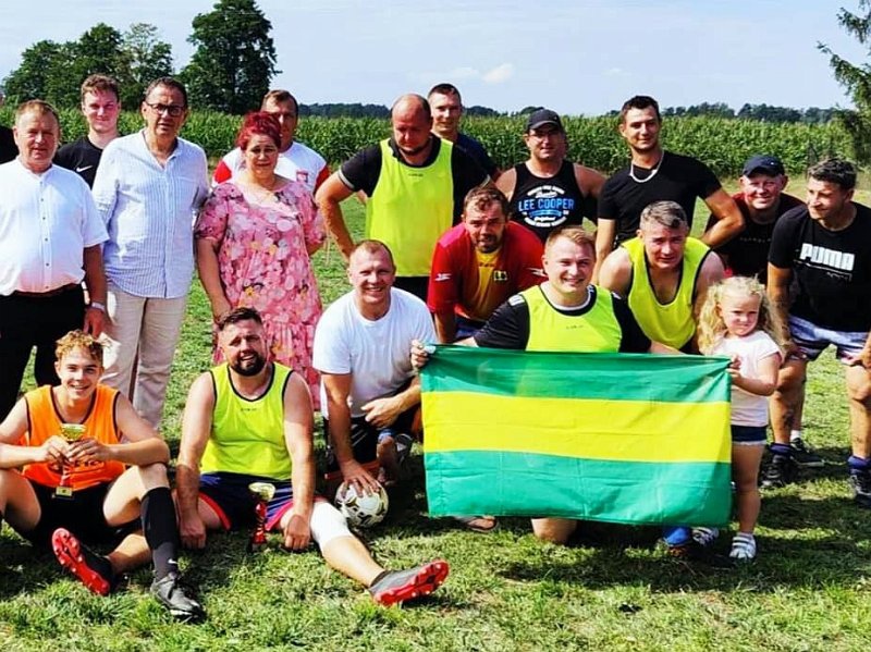 Piknik ze sportowymi akcentami w Tatarach. Starli się żonaci z kawalerami oraz matki z córkami [17.08.2023] - zdjęcie #21 - eOstroleka.pl