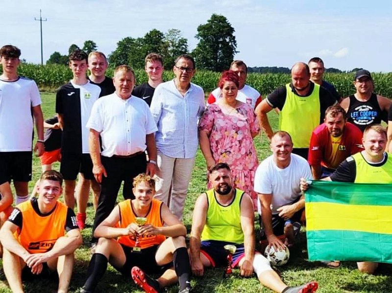 Piknik ze sportowymi akcentami w Tatarach. Starli się żonaci z kawalerami oraz matki z córkami [17.08.2023] - zdjęcie #20 - eOstroleka.pl