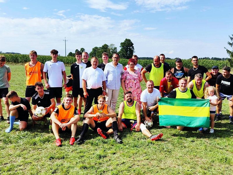 Piknik ze sportowymi akcentami w Tatarach. Starli się żonaci z kawalerami oraz matki z córkami [17.08.2023] - zdjęcie #19 - eOstroleka.pl