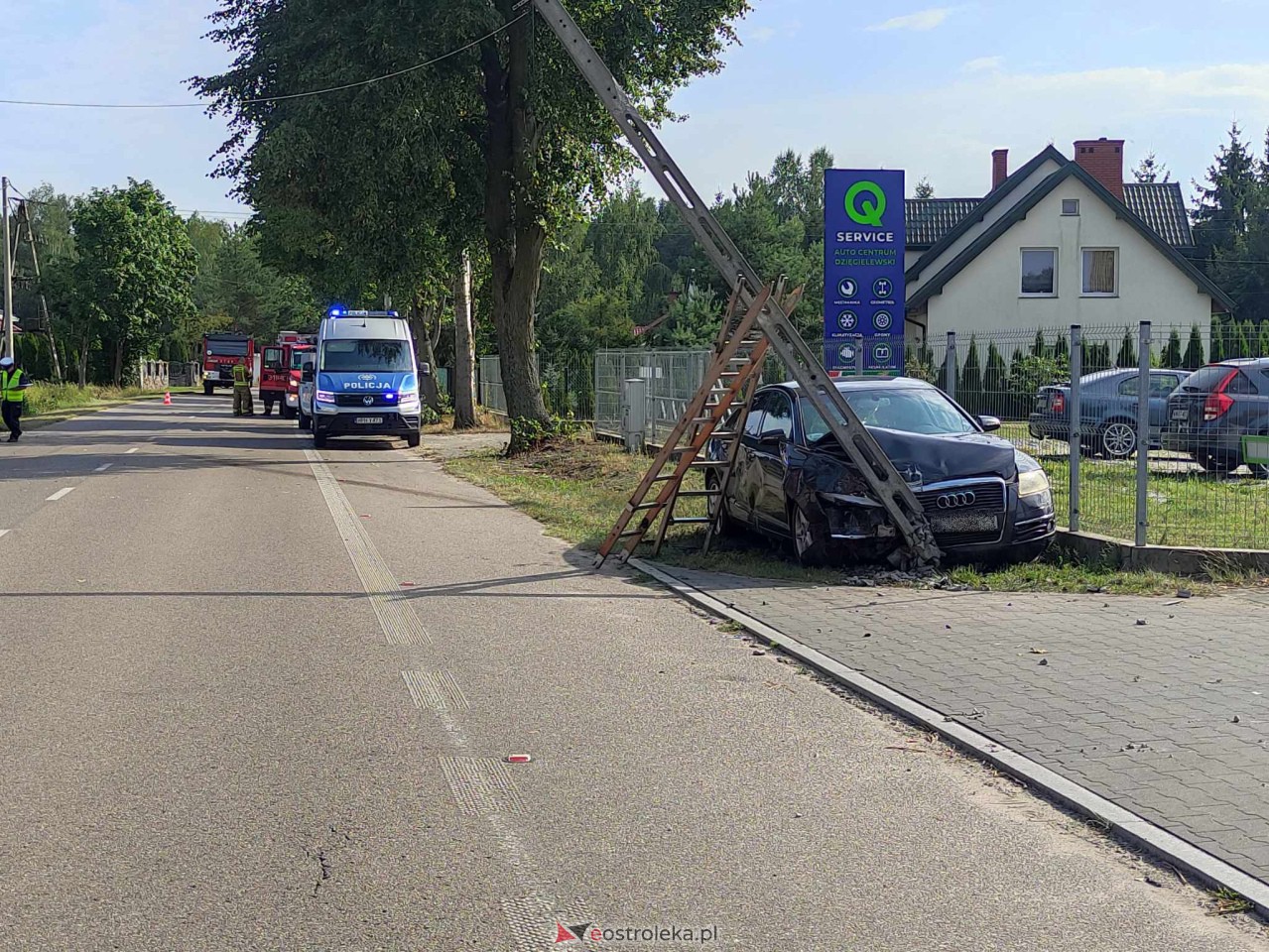 Wypadek w Białobieli [17.08.2023] - zdjęcie #10 - eOstroleka.pl