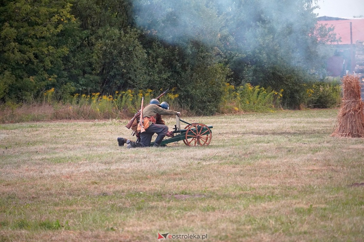 Bolszewika goń. Inscenizacja historyczna w Rzekuniu [19.08.2023] - zdjęcie #18 - eOstroleka.pl