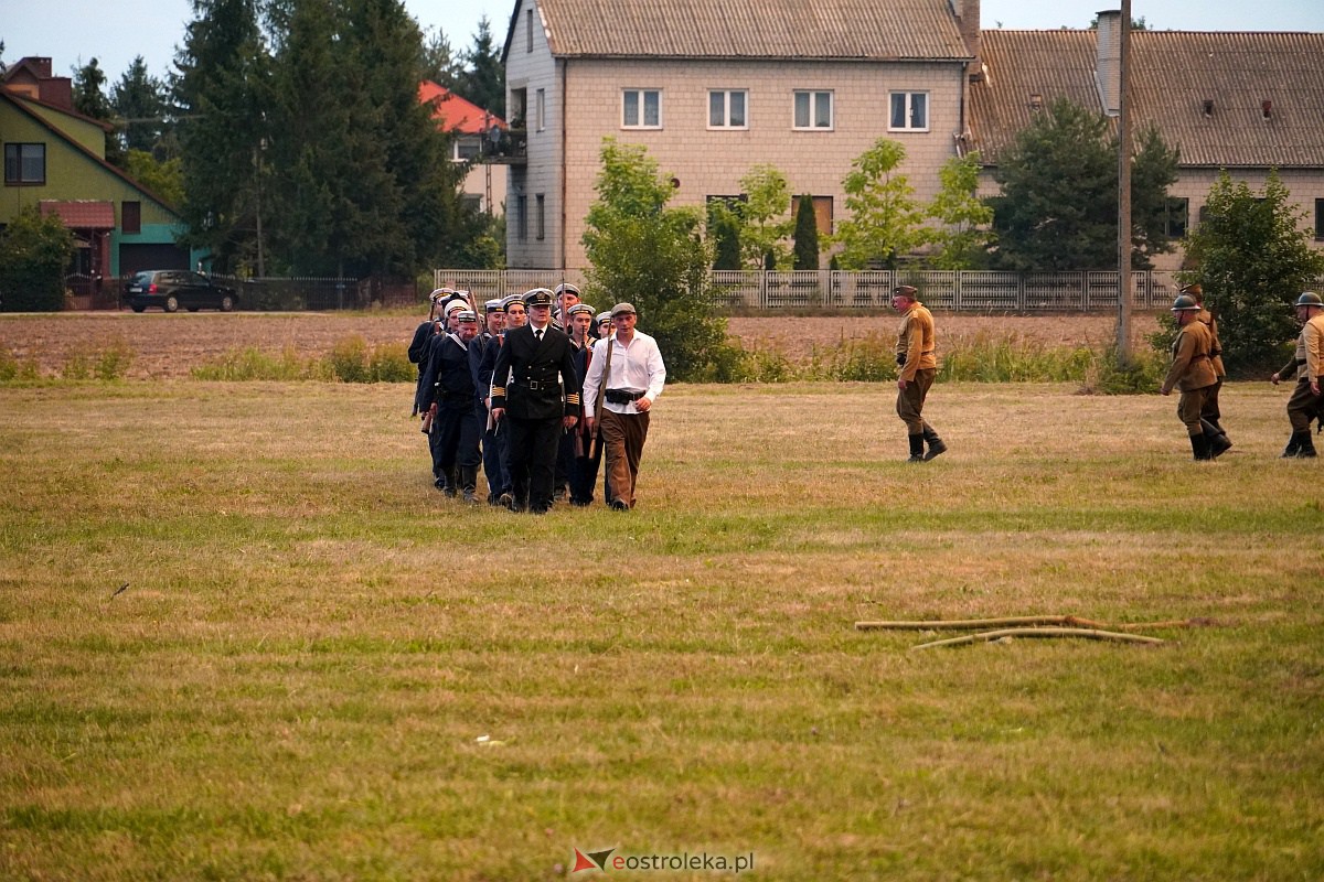 Bolszewika goń. Inscenizacja historyczna w Rzekuniu [19.08.2023] - zdjęcie #2 - eOstroleka.pl