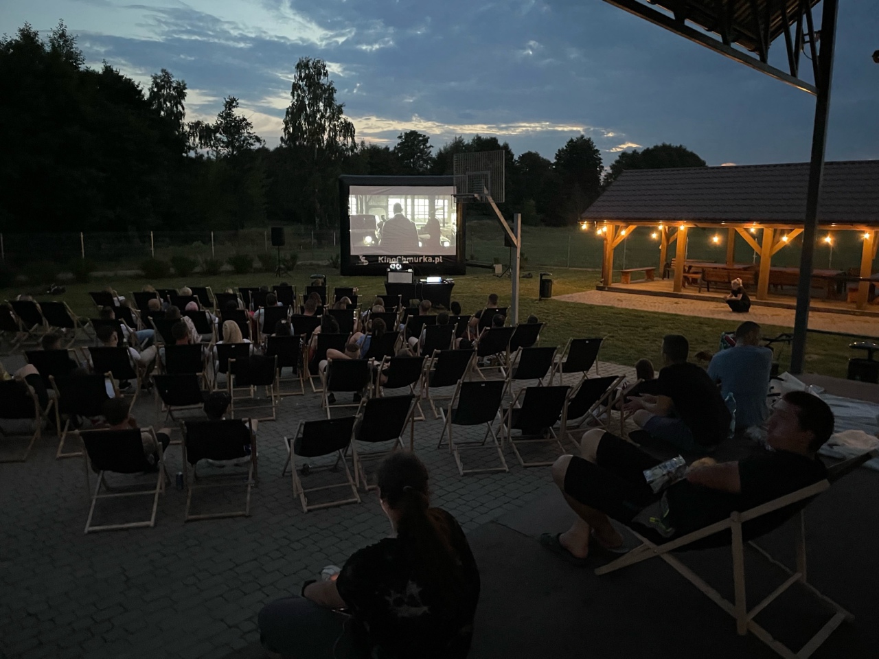 Kino letnie w Łęgu Starościńskim [19.08.2023] - zdjęcie #4 - eOstroleka.pl