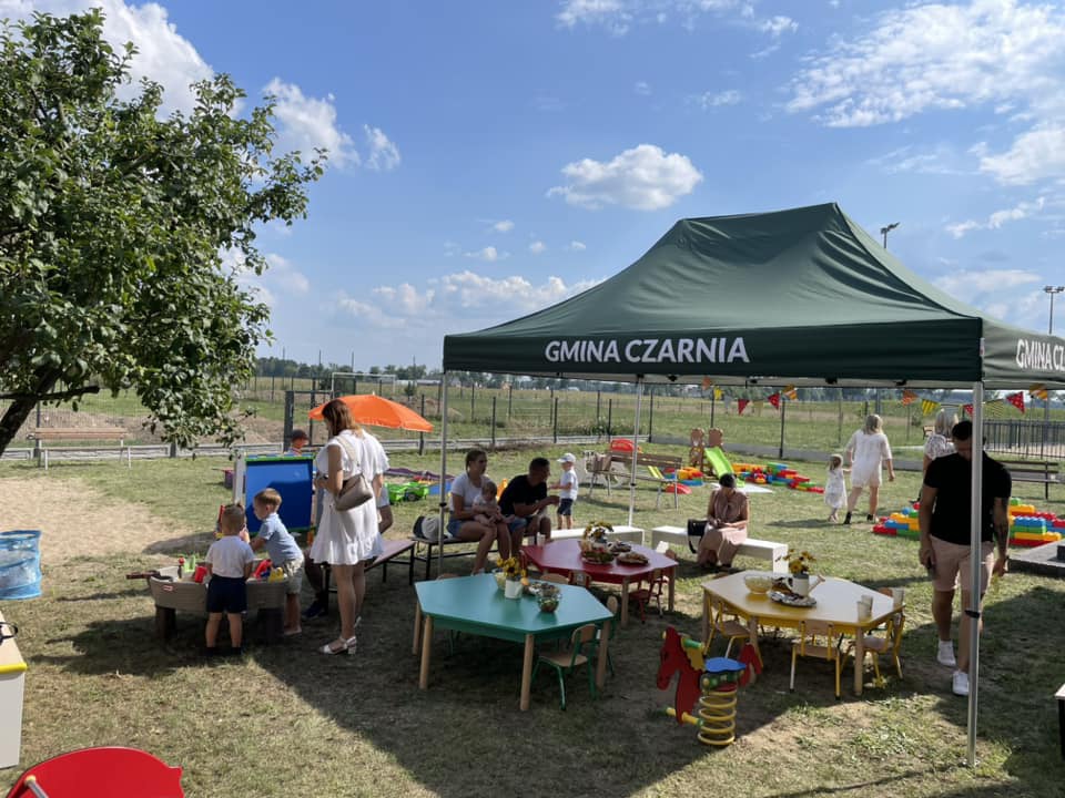 Piknik na pożegnanie absolwentów gminnego Żłobka w Surowem - zdjęcie #25 - eOstroleka.pl