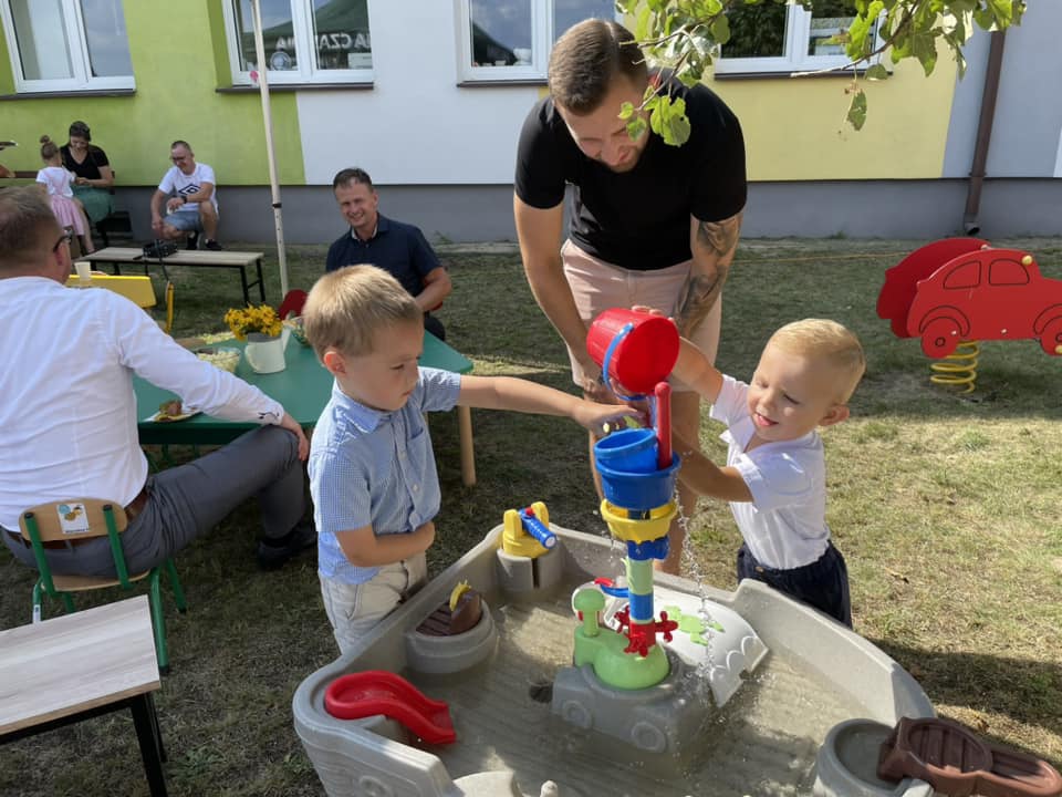 Piknik na pożegnanie absolwentów gminnego Żłobka w Surowem - zdjęcie #24 - eOstroleka.pl