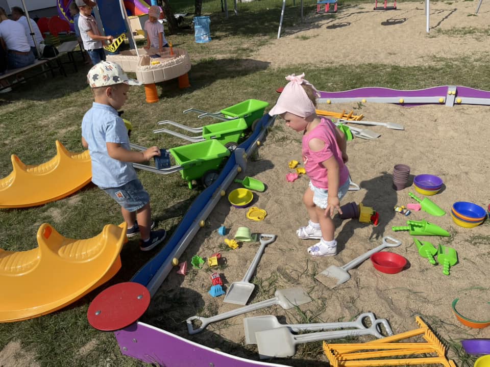 Piknik na pożegnanie absolwentów gminnego Żłobka w Surowem - zdjęcie #23 - eOstroleka.pl