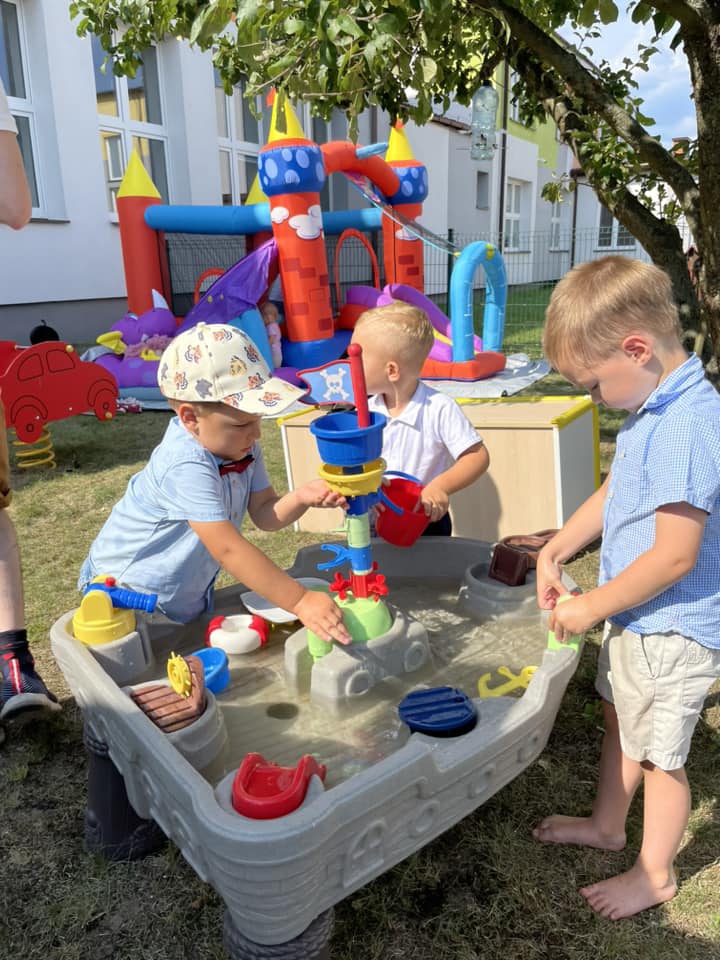 Piknik na pożegnanie absolwentów gminnego Żłobka w Surowem - zdjęcie #16 - eOstroleka.pl