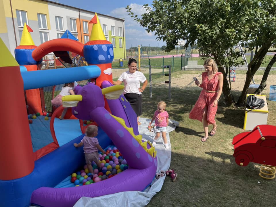 Piknik na pożegnanie absolwentów gminnego Żłobka w Surowem - zdjęcie #15 - eOstroleka.pl