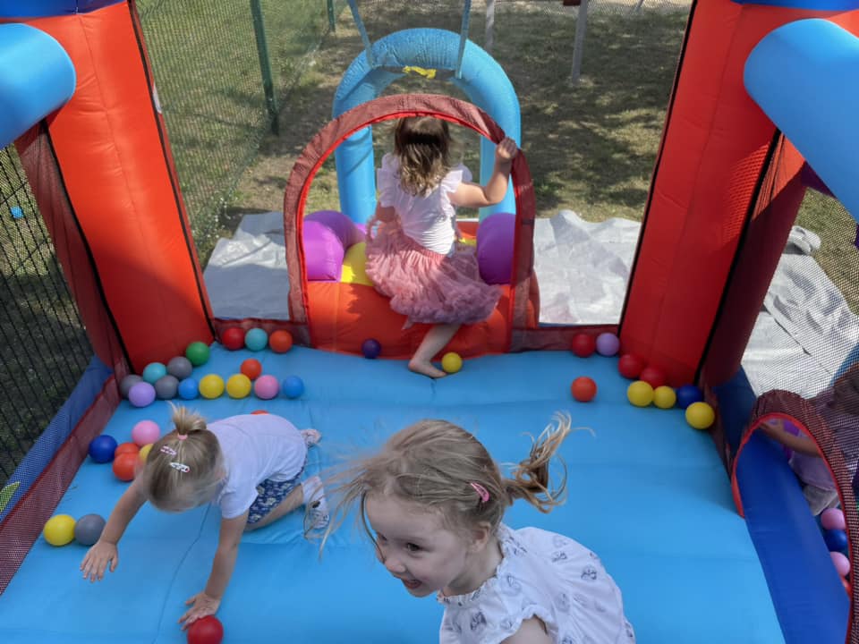 Piknik na pożegnanie absolwentów gminnego Żłobka w Surowem - zdjęcie #7 - eOstroleka.pl