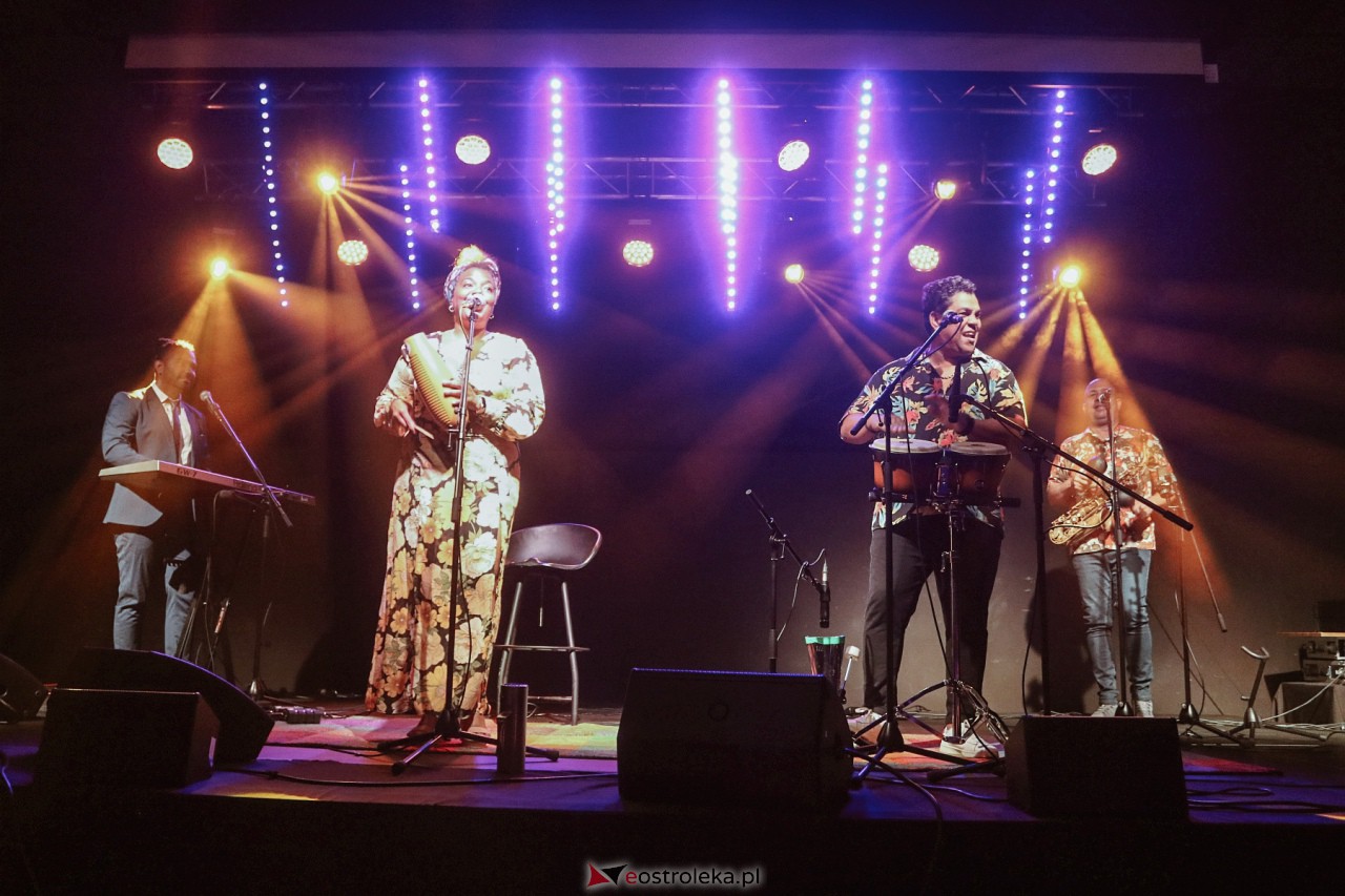 LUIS NUBIOLA & LOS CUBANIOTOS w Multimedialnym Centrum Natura [24.08.2023] - zdjęcie #12 - eOstroleka.pl