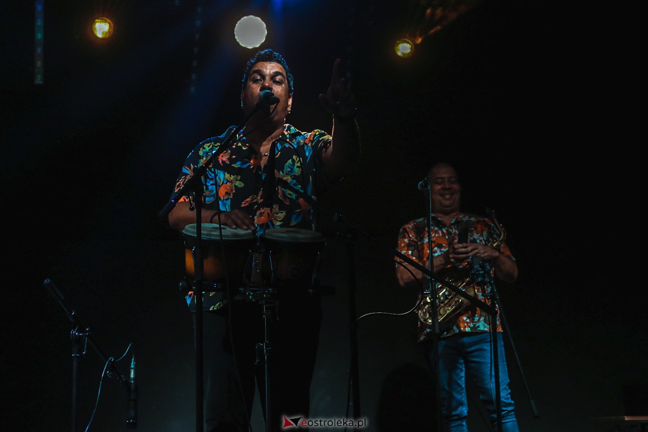 LUIS NUBIOLA & LOS CUBANIOTOS w Multimedialnym Centrum Natura [24.08.2023] - zdjęcie #3 - eOstroleka.pl
