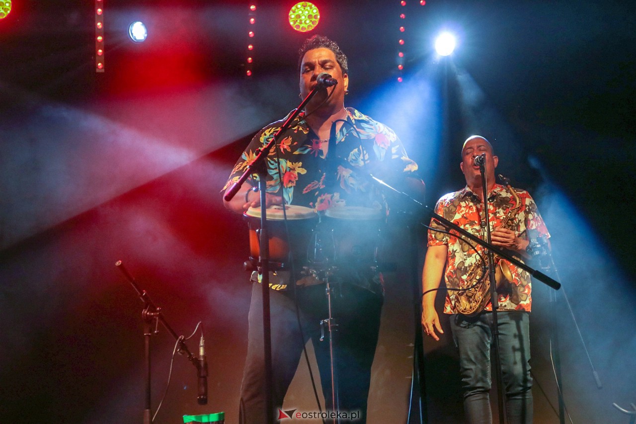 LUIS NUBIOLA & LOS CUBANIOTOS w Multimedialnym Centrum Natura [24.08.2023] - zdjęcie #2 - eOstroleka.pl