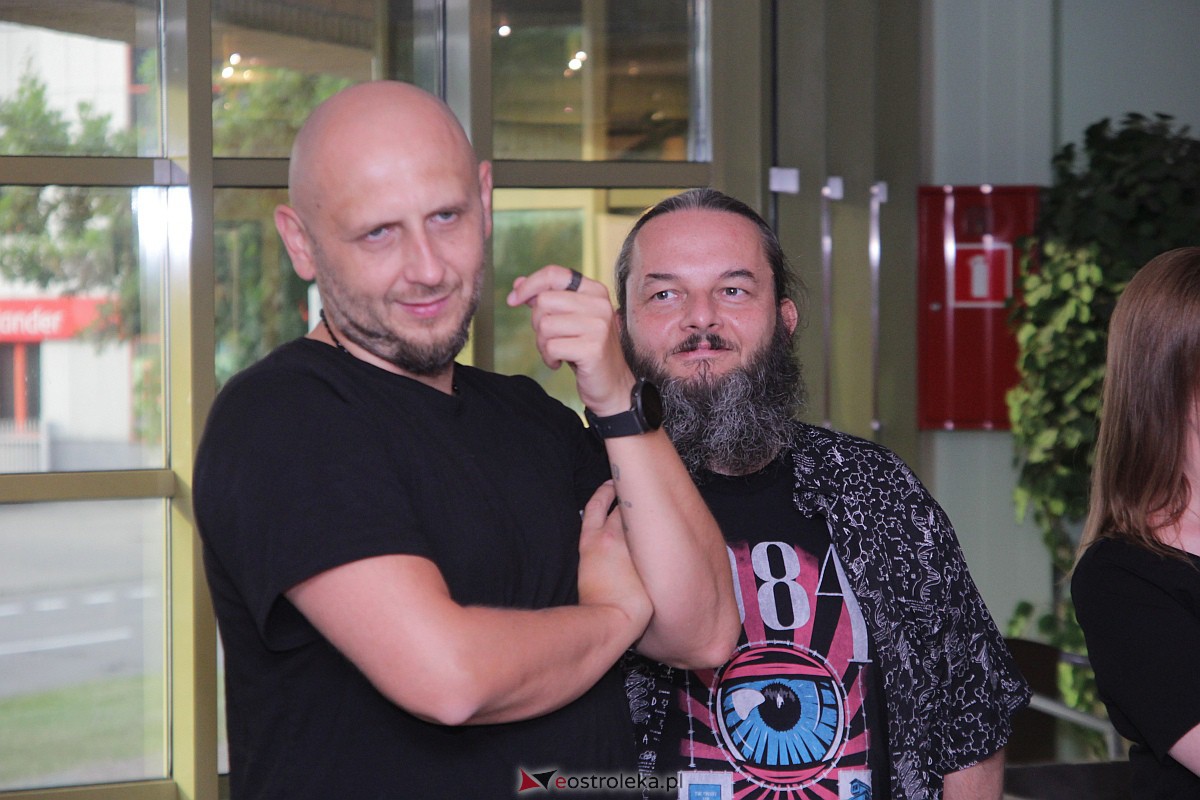 Portret studyjny fotografie Grzegorza Ludwickiego [25.08.2023] - zdjęcie #1 - eOstroleka.pl