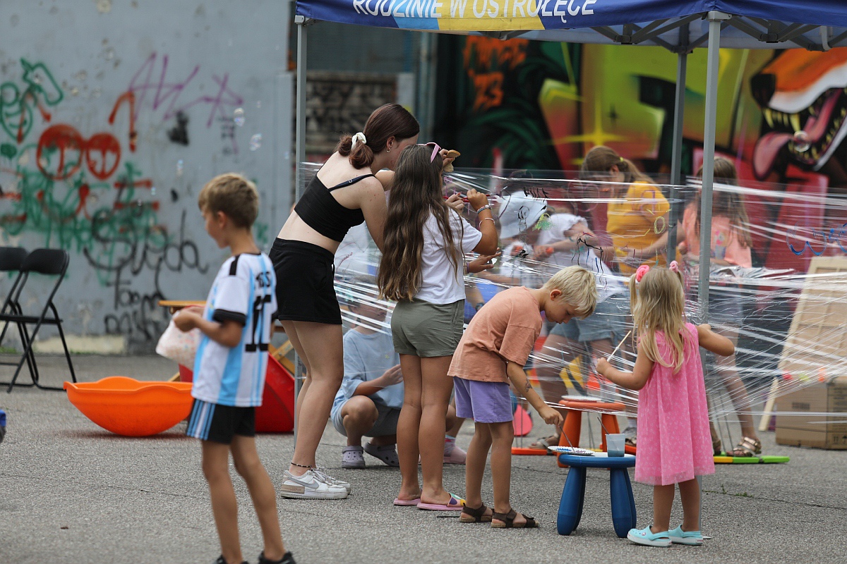Rodzinny festyn na osiedlu Traugutta [26.08.2023] - zdjęcie #11 - eOstroleka.pl