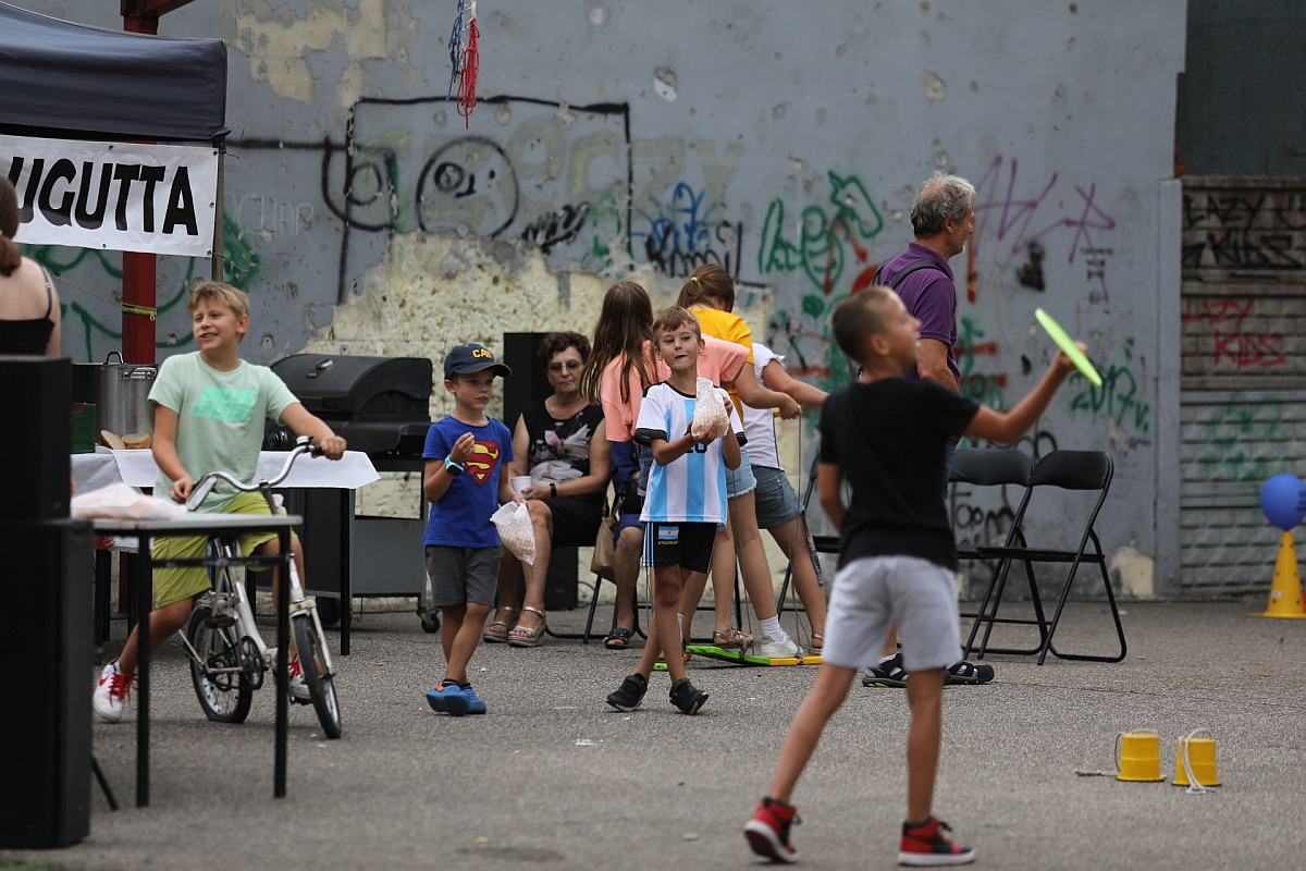 Rodzinny festyn na osiedlu Traugutta [26.08.2023] - zdjęcie #7 - eOstroleka.pl