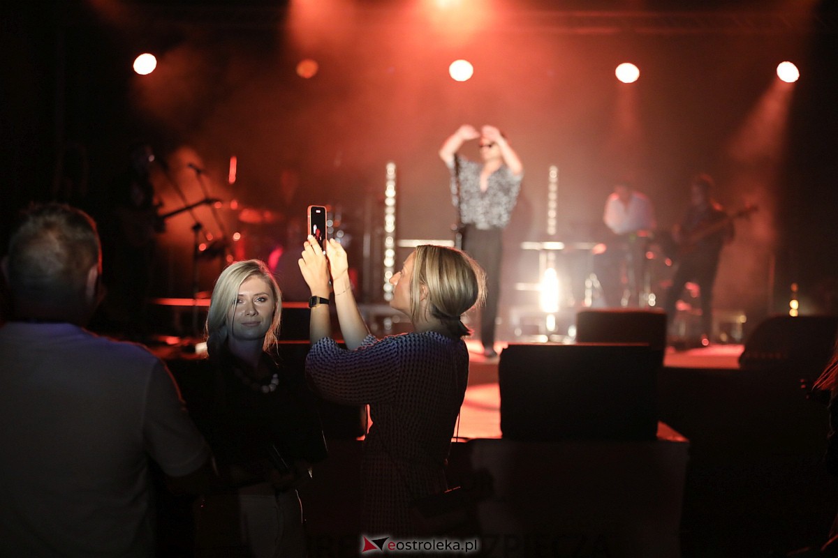 Dożynki gminne w Olszewie-Borkach - Łukasz Zagrobelny z zespołem [26.08.2023] - zdjęcie #20 - eOstroleka.pl