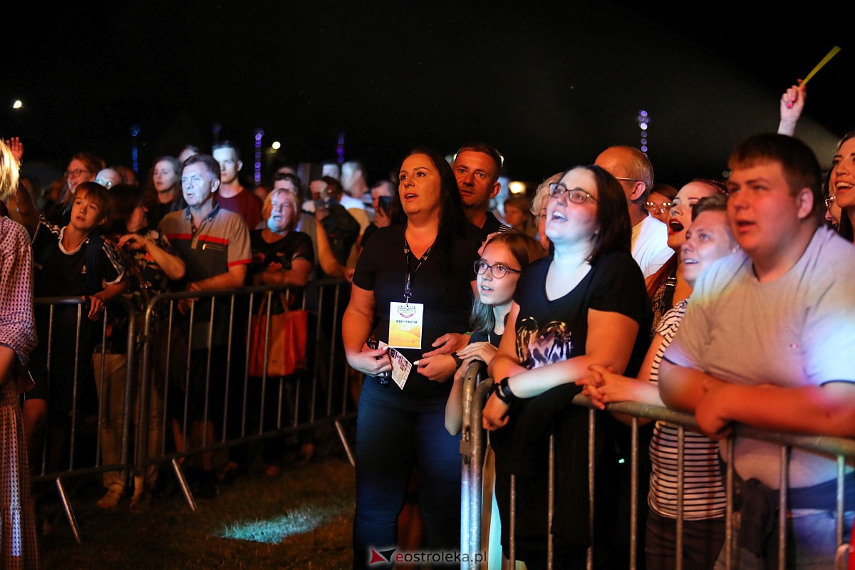 Dożynki gminne w Olszewie-Borkach - Łukasz Zagrobelny z zespołem [26.08.2023] - zdjęcie #17 - eOstroleka.pl