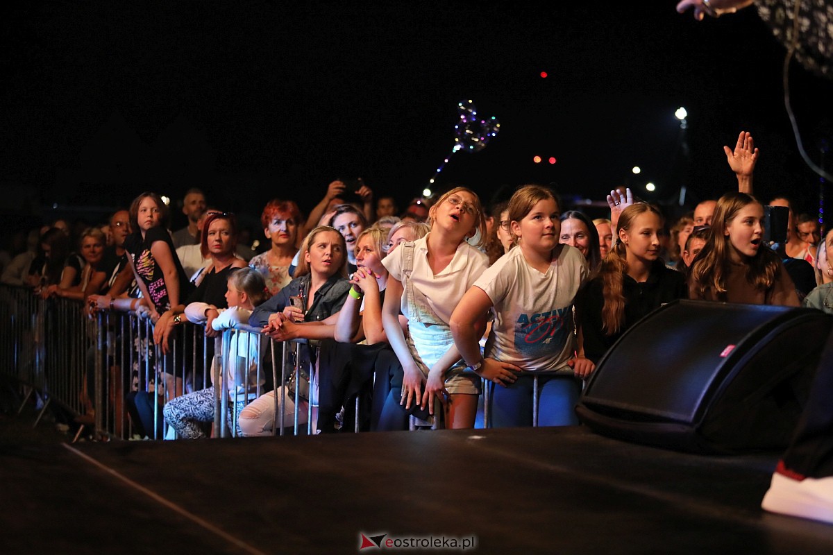 Dożynki gminne w Olszewie-Borkach - Łukasz Zagrobelny z zespołem [26.08.2023] - zdjęcie #15 - eOstroleka.pl