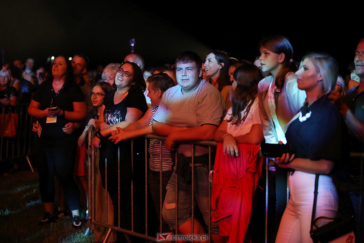 Dożynki gminne w Olszewie-Borkach - Łukasz Zagrobelny z zespołem [26.08.2023] - zdjęcie #12 - eOstroleka.pl