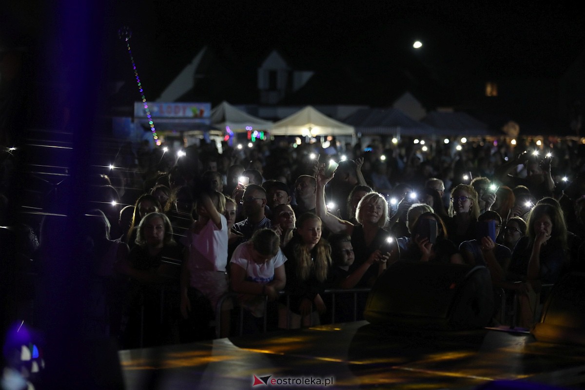 Dożynki gminne w Olszewie-Borkach - Łukasz Zagrobelny z zespołem [26.08.2023] - zdjęcie #6 - eOstroleka.pl