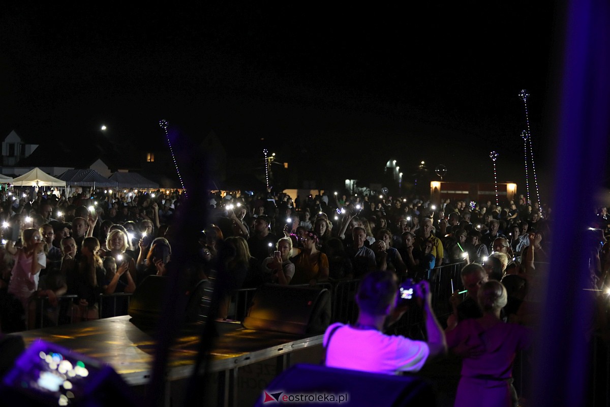 Dożynki gminne w Olszewie-Borkach - Łukasz Zagrobelny z zespołem [26.08.2023] - zdjęcie #4 - eOstroleka.pl
