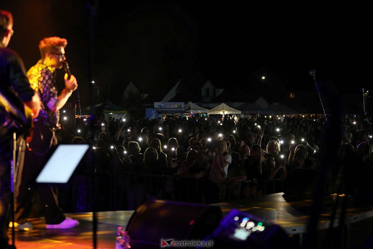 Dożynki gminne w Olszewie-Borkach - Łukasz Zagrobelny z zespołem [26.08.2023] - zdjęcie #3 - eOstroleka.pl