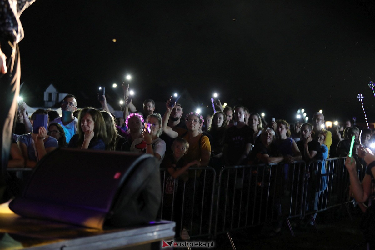 Dożynki gminne w Olszewie-Borkach - Łukasz Zagrobelny z zespołem [26.08.2023] - zdjęcie #1 - eOstroleka.pl