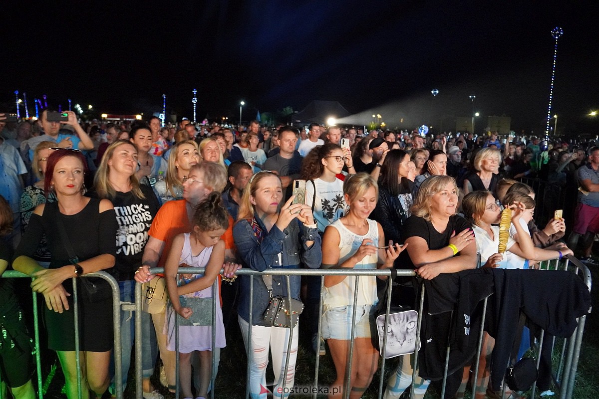 Dożynki gminne w Olszewie-Borkach - Łukasz Zagrobelny z zespołem [26.08.2023] - zdjęcie #94 - eOstroleka.pl