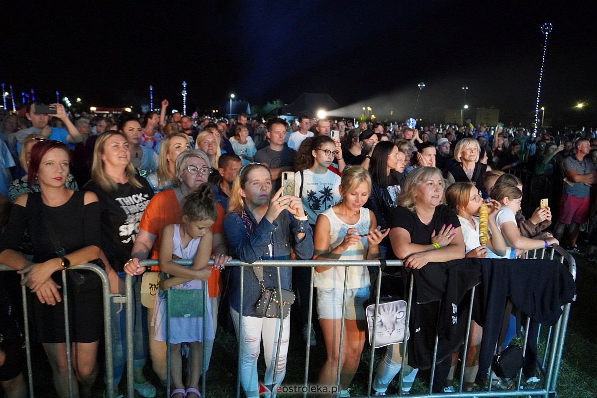 Dożynki gminne w Olszewie-Borkach - Łukasz Zagrobelny z zespołem [26.08.2023] - zdjęcie #93 - eOstroleka.pl