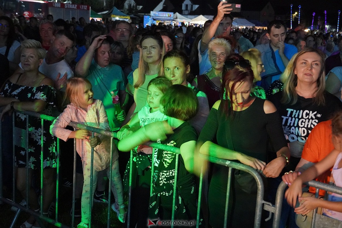 Dożynki gminne w Olszewie-Borkach - Łukasz Zagrobelny z zespołem [26.08.2023] - zdjęcie #91 - eOstroleka.pl