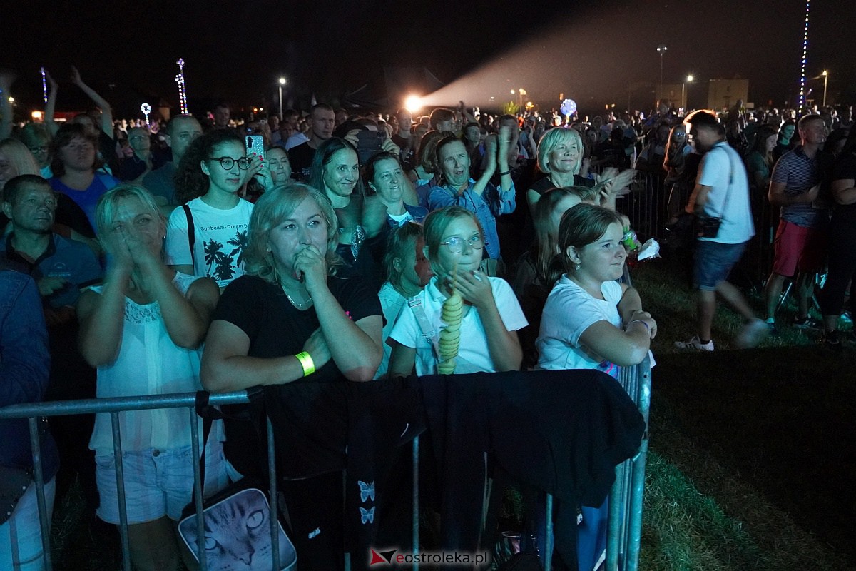 Dożynki gminne w Olszewie-Borkach - Łukasz Zagrobelny z zespołem [26.08.2023] - zdjęcie #90 - eOstroleka.pl