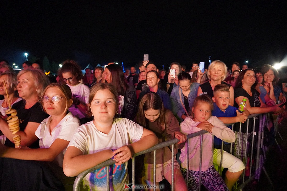Dożynki gminne w Olszewie-Borkach - Łukasz Zagrobelny z zespołem [26.08.2023] - zdjęcie #79 - eOstroleka.pl