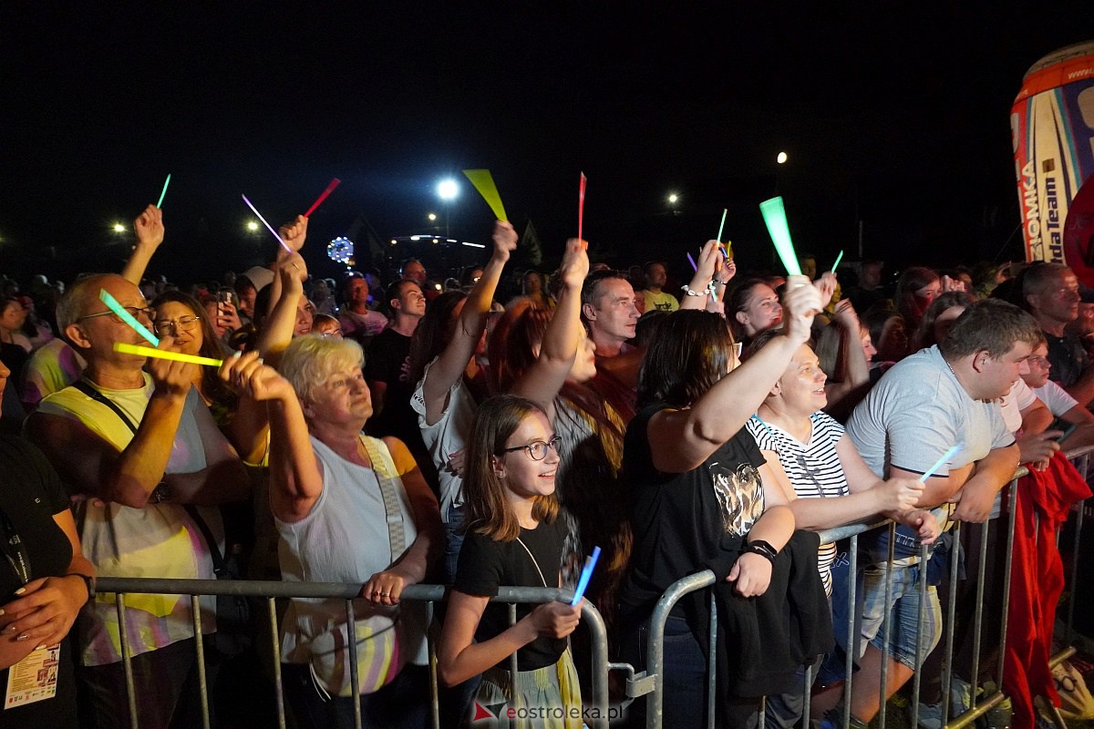 Dożynki gminne w Olszewie-Borkach - Łukasz Zagrobelny z zespołem [26.08.2023] - zdjęcie #76 - eOstroleka.pl