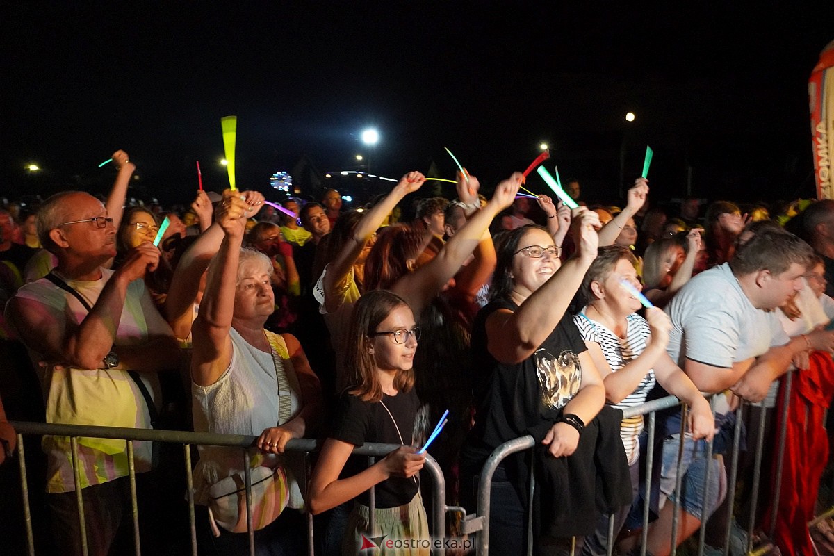 Dożynki gminne w Olszewie-Borkach - Łukasz Zagrobelny z zespołem [26.08.2023] - zdjęcie #75 - eOstroleka.pl