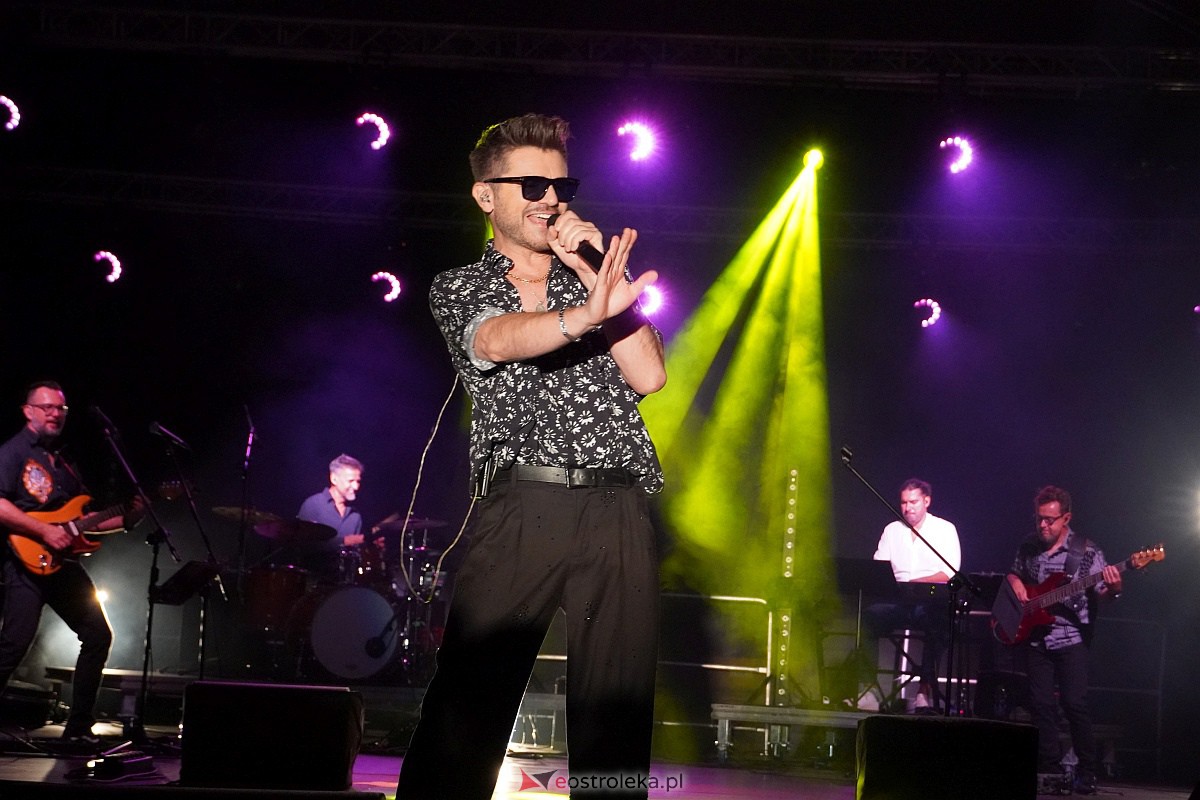 Dożynki gminne w Olszewie-Borkach - Łukasz Zagrobelny z zespołem [26.08.2023] - zdjęcie #69 - eOstroleka.pl