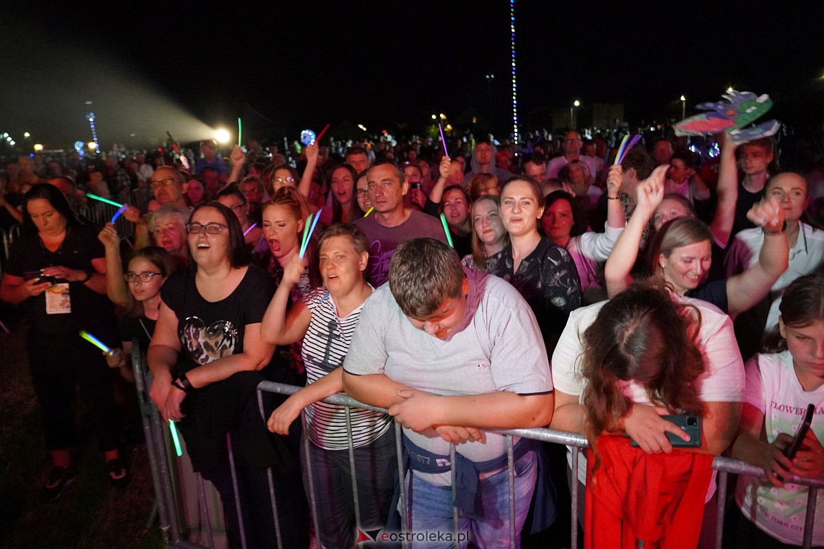 Dożynki gminne w Olszewie-Borkach - Łukasz Zagrobelny z zespołem [26.08.2023] - zdjęcie #65 - eOstroleka.pl