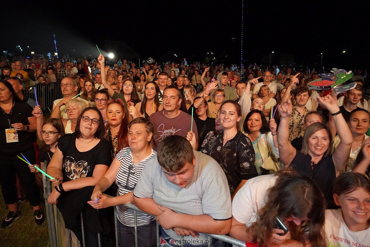 Dożynki gminne w Olszewie-Borkach - Łukasz Zagrobelny z zespołem [26.08.2023] - zdjęcie #63 - eOstroleka.pl