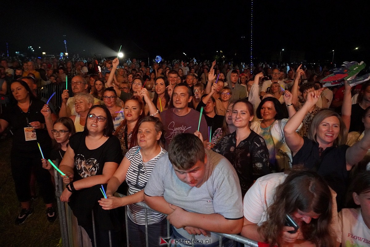 Dożynki gminne w Olszewie-Borkach - Łukasz Zagrobelny z zespołem [26.08.2023] - zdjęcie #62 - eOstroleka.pl
