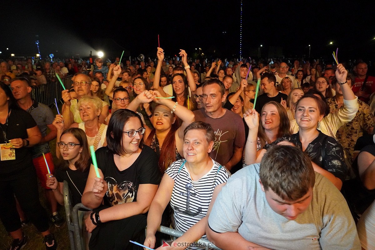 Dożynki gminne w Olszewie-Borkach - Łukasz Zagrobelny z zespołem [26.08.2023] - zdjęcie #60 - eOstroleka.pl
